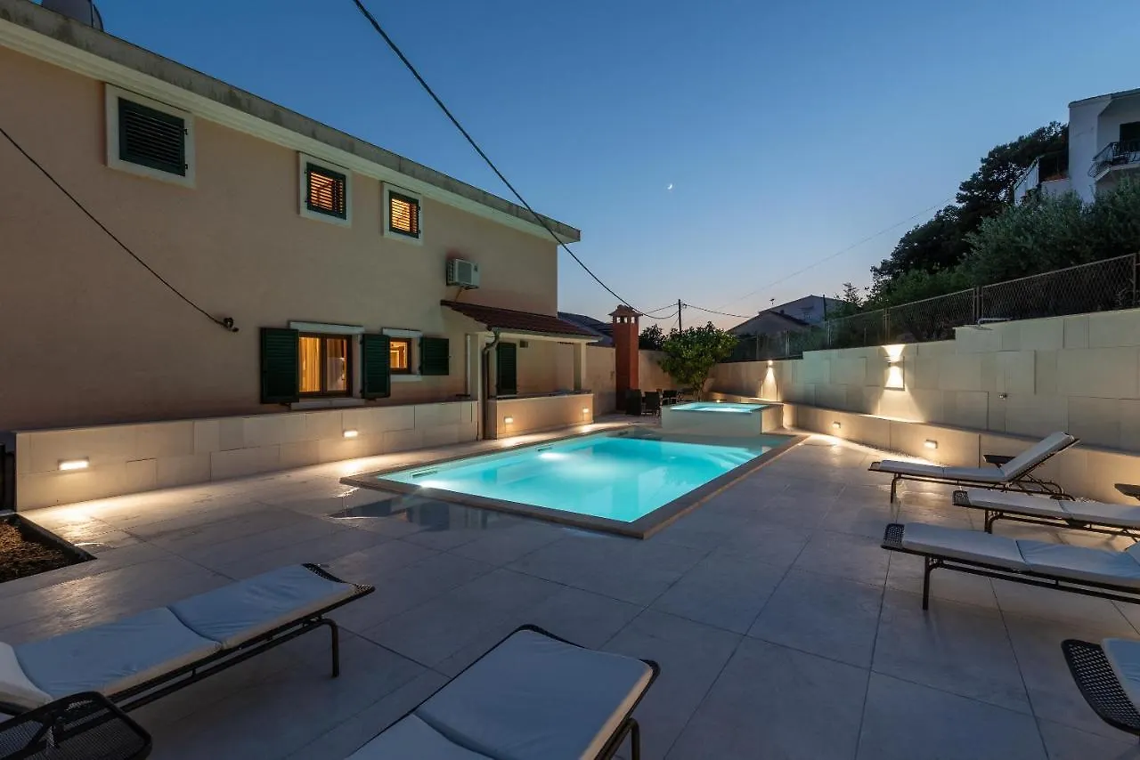 Apartment Villa Lavandula - Swimming Pool View Trogir 4*,