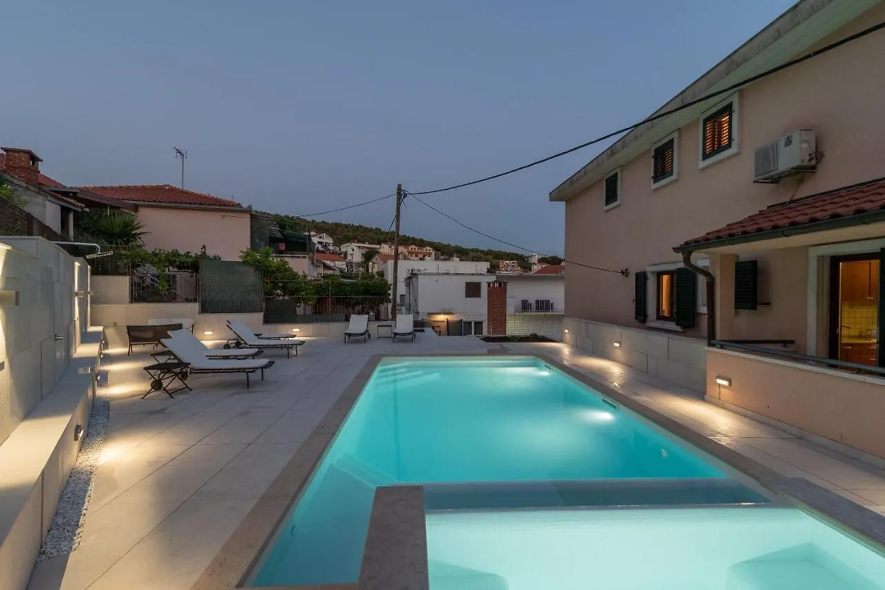 Apartment Villa Lavandula - Swimming Pool View Trogir Vendégház